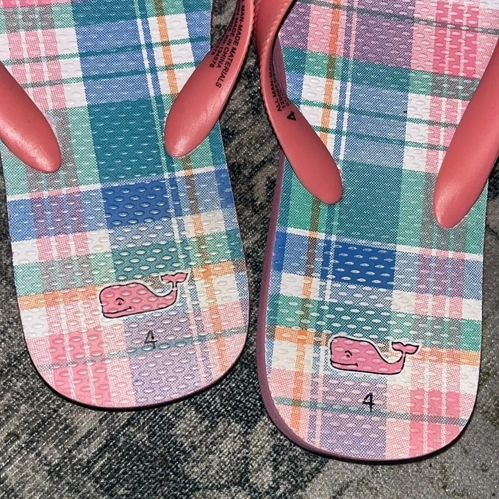 Vineyard Vines youth kids plaid flip flops size 4